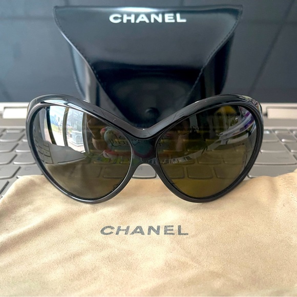 CHANEL Sunglasses Authentic Made in Italy NWOT & in Pristine Condition! - Picture 1 of 7